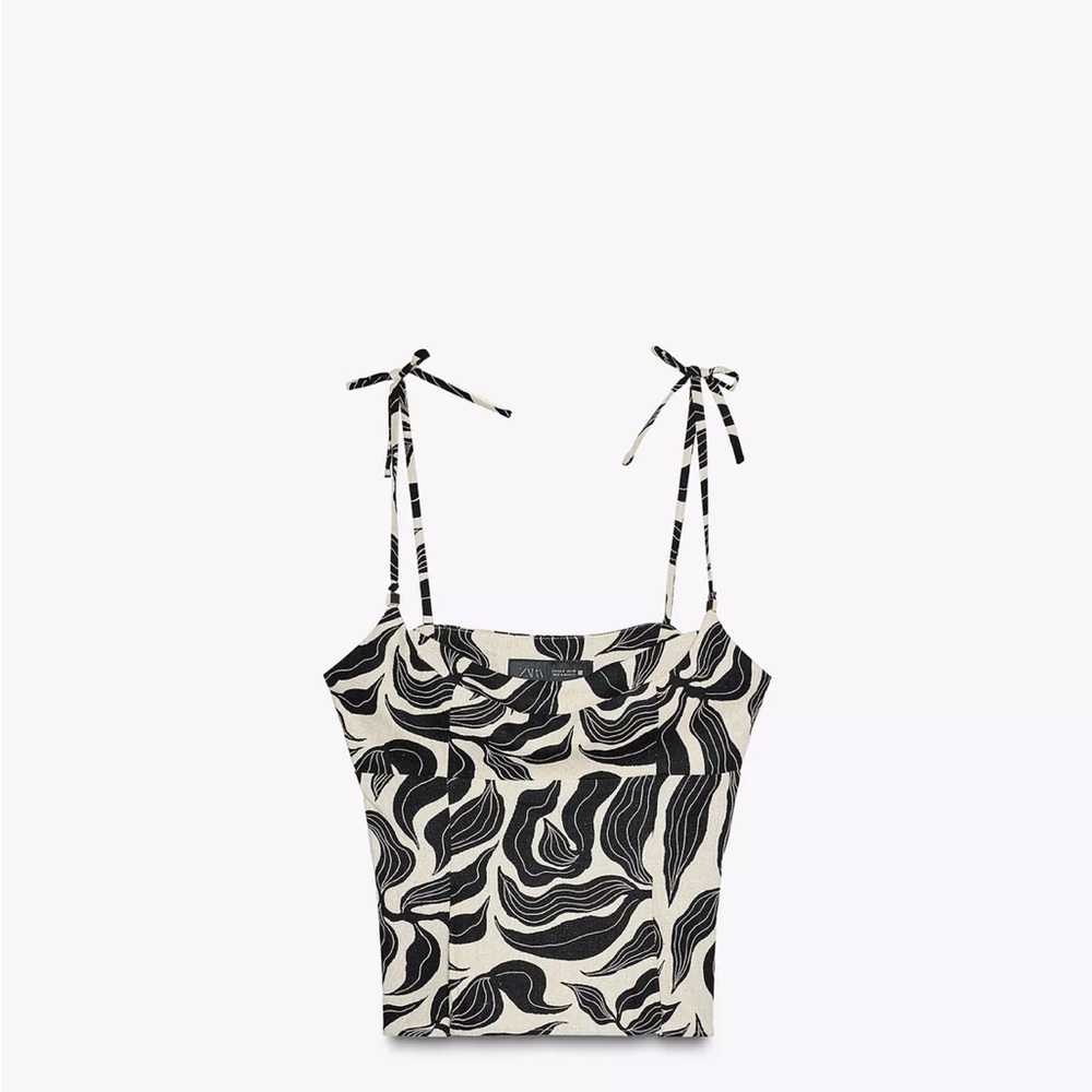 COMPLETE SET-Tie linen-Strap Printed Crop Top in Black & Cream & Matching shorts